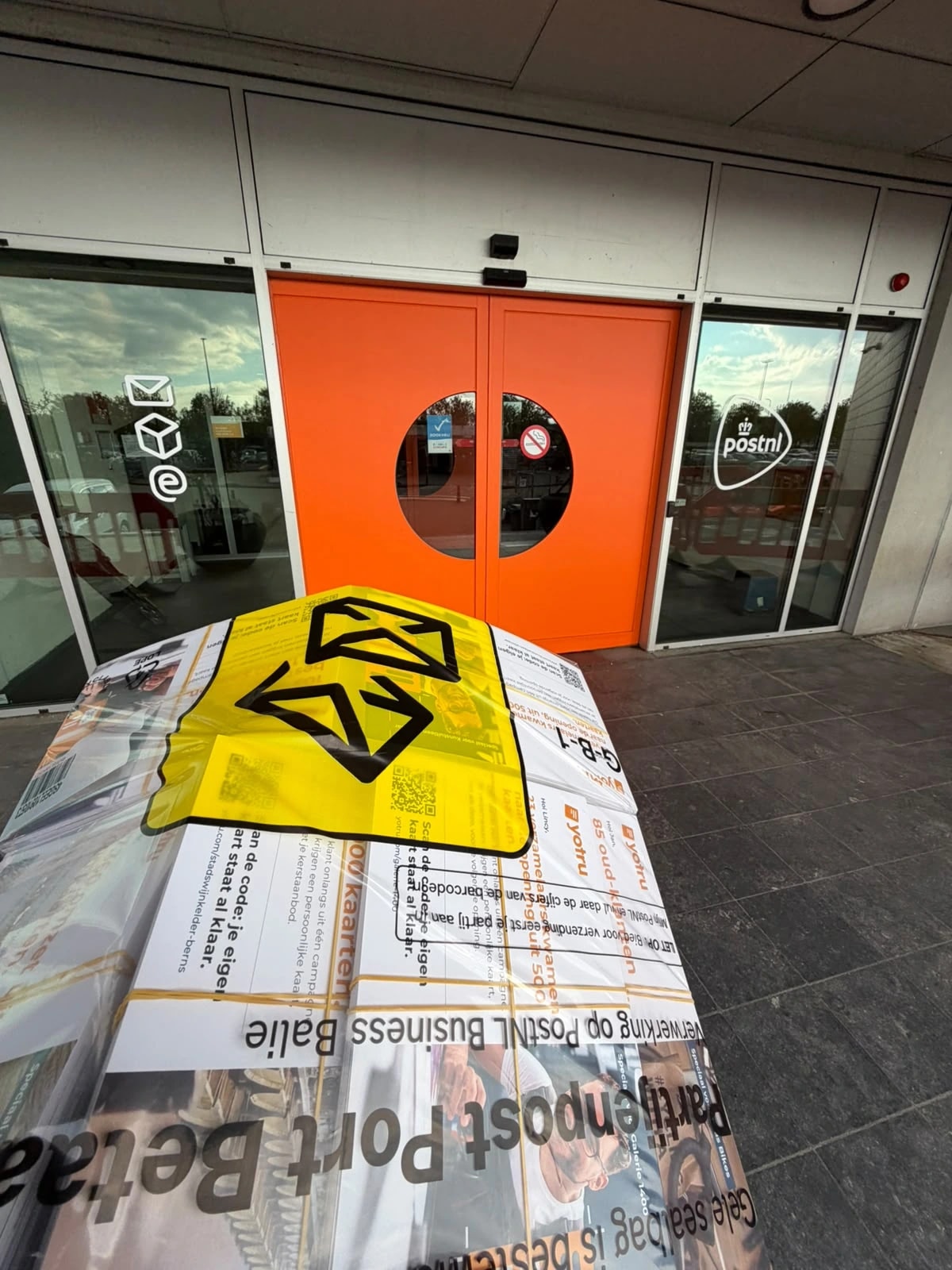 A bundle of Yotru postcards at the PostNL business counter