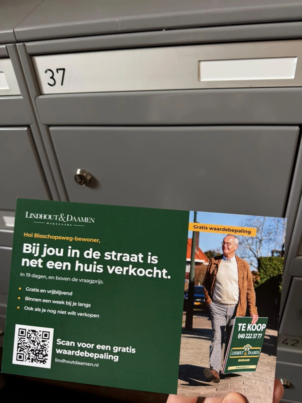 Front of the Lindhout & Daamen postcard: a house in your street just sold