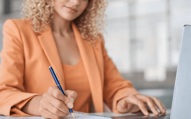 Outplacement vendor comparison checklist showing evaluation criteria and scoring framework