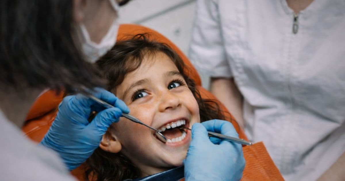 Dental hygienist resume guide showing clinical skills, licensure information, and professional experience formatting for 2026 job applications