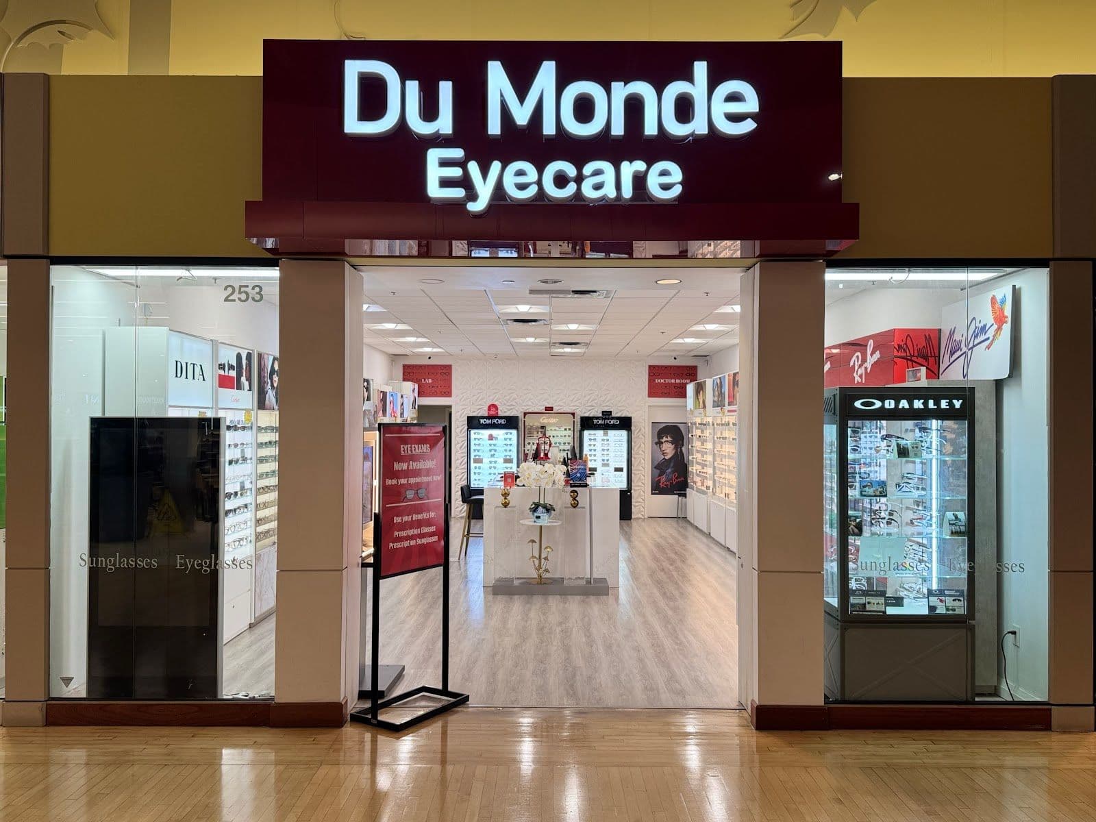 Guest photo from a Google review at Du Monde Eyecare Vaughan Mills