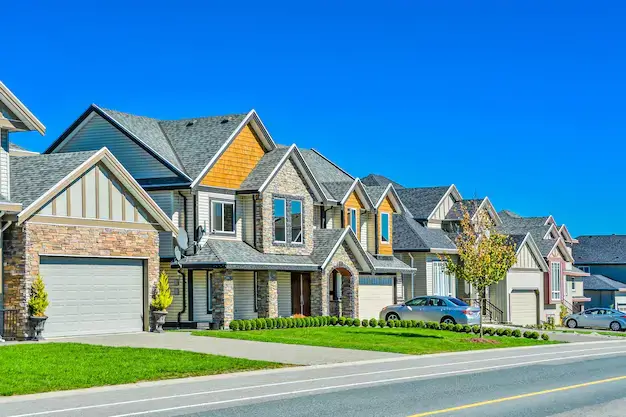 Recently sold home featured on Alex Moldovan Balea's personalized real estate postcard